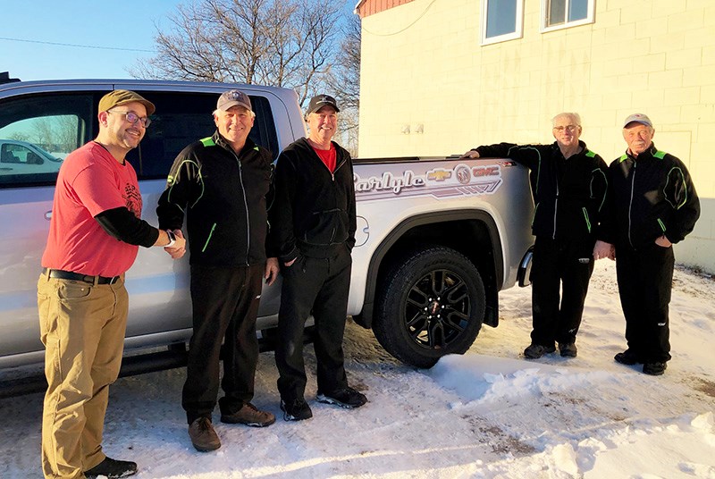 Jess Franklin (left) representing Carlyle Curling Club, makes a presentation to the Open Cash Spiel winners: Mark Walters, Jim Brown, Gary Kreutzer and Dave Wetsch. They defeated the Jeff Faber team in the final. Thanks to Carlyle GM for generously sponsoring our bonspiel, which was held Jan. 3 to 5 at the Carlyle Curling Club.