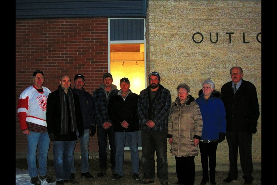 Don Hurd, Lance Hope, Al McPherson, Andrew Bowey, Warren Larson, and Michael MacLeod of the Outlook Kinsmen Club with Maureen Applin, Huguette Lutz and Floyd Childerhose of the Town of Outlook.