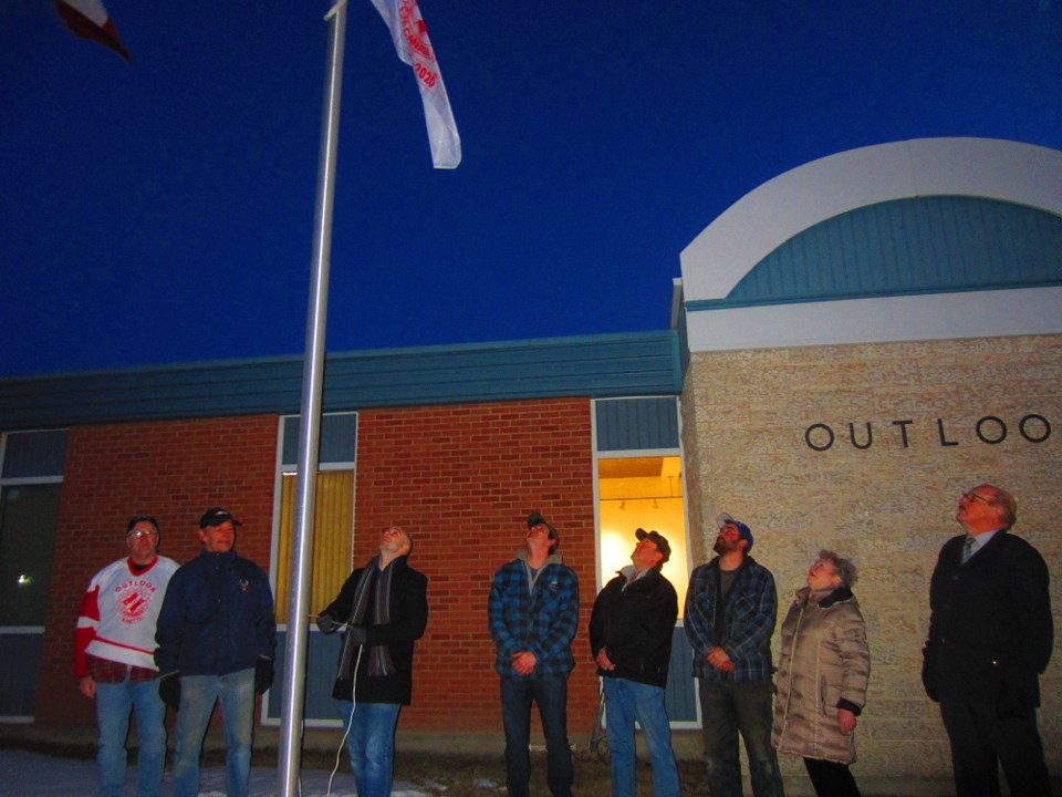 Outlook Kinsmen Raise Flag to Mark 100 Years_3