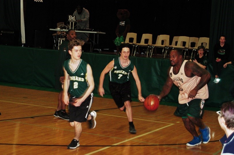 Athletes Help 'Dunk Out' Bullying at Kenaston School_0