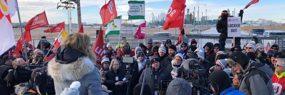 Unifor picket line