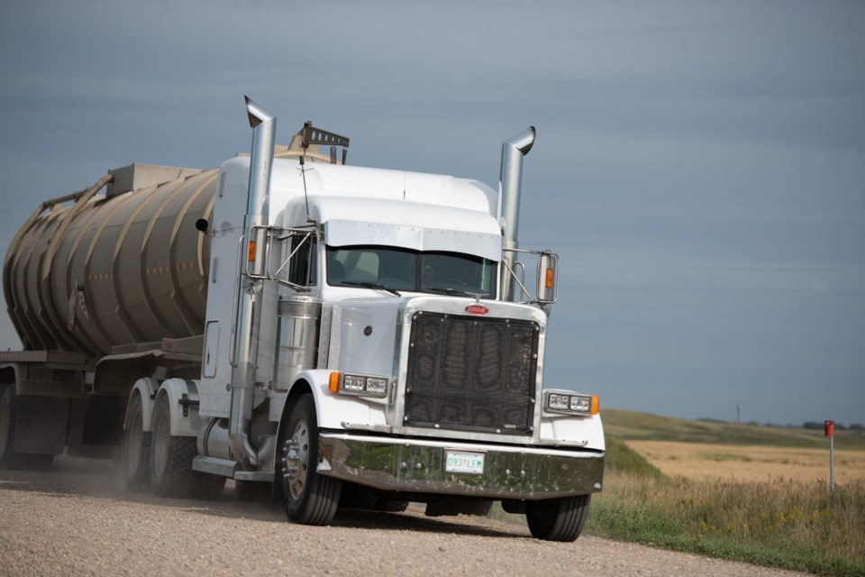 Tanker truck Benson-8640-1000px