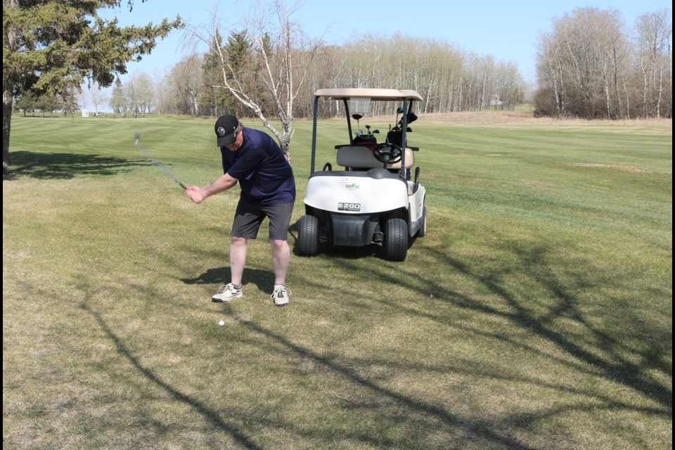 Doug Jonassen plays to the green.