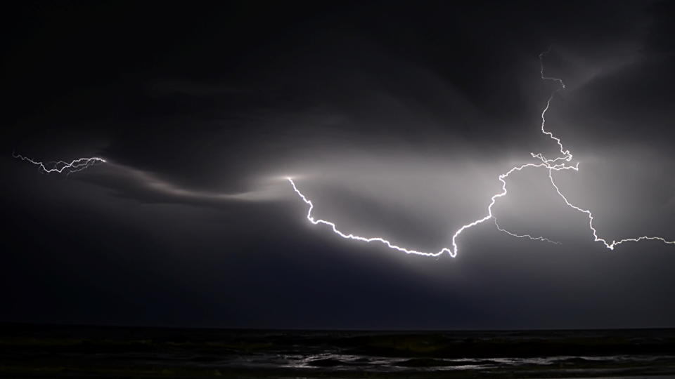 thunderbolt-1905603_1280