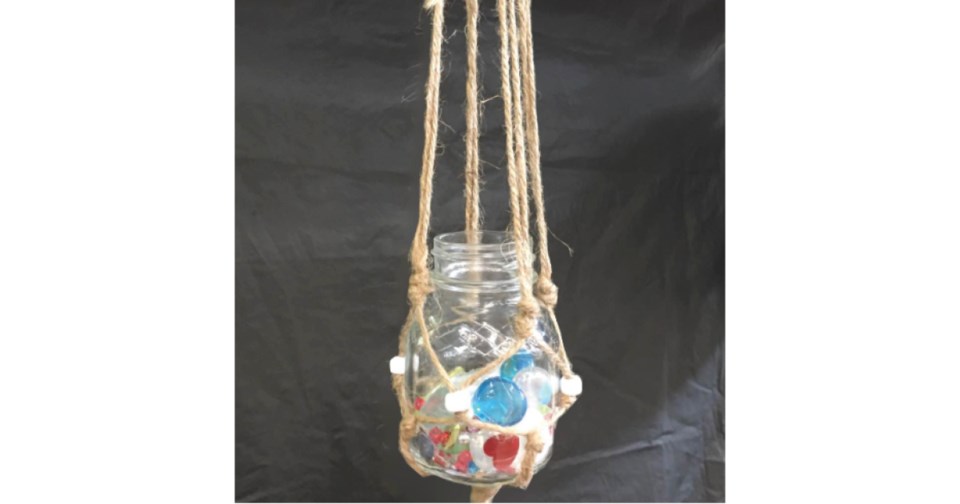 macramé plant hanger