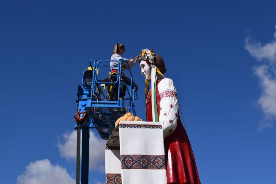 Canora’s Lesia statue receiving fresh coat of paint - SaskToday.ca