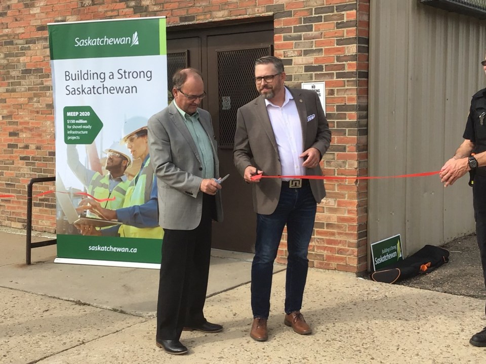 Mayor Ames Leslie and Battlefords MLA Herb Cox at the ribbon cutting at Battleford Arena to recogniz