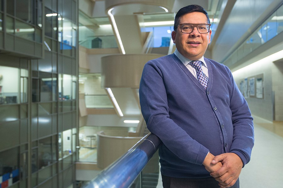 Dr. Ivar Mendez