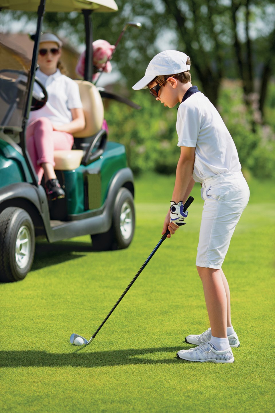 kid golfing