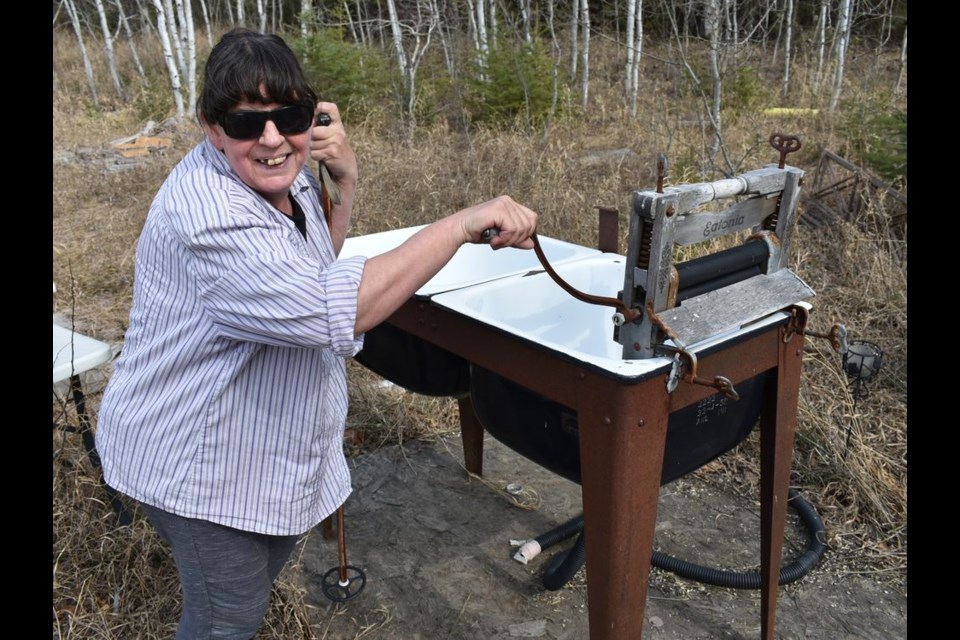 Saskia Dockrill has no problem using an antique laundry wringer in her quest to build an off-grid lifestyle.