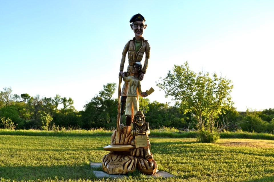 Return Soldier monument created by Darren Jones depicts a younger veteran with a prosthetic leg that gave a book to a child, hugging him, and an older forgotten veteran. Photo by Anastasiia Bykhovskaia