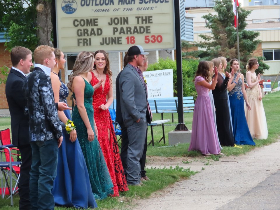 Parade salutes graduates from Outlook High School_2