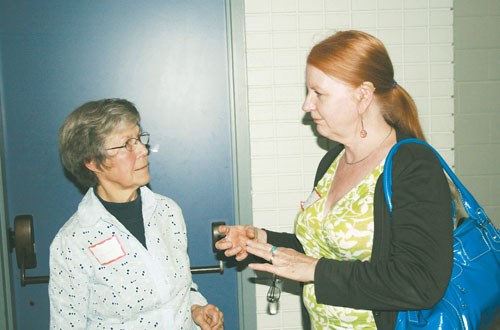 Nora Stewart, left spoke about wildflowers at a symposium in Yorkton, as well as to 
Bonnie Rushowick during a break.