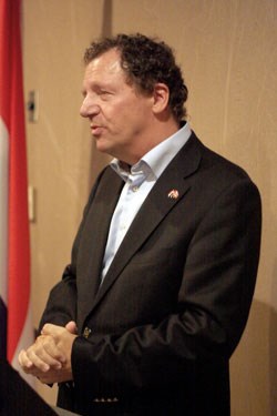 GS201210307269994AR.jpg