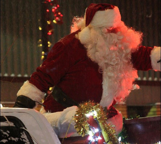 Santa Claus (from left) made his way down Main Street last Friday evening, Nov. 28, during the Parade of Lights. He waved to good little boys and girls like Lena Harrison. Canada Post’s Brenda Asmundson collected letters to Santa during the chilly parade.