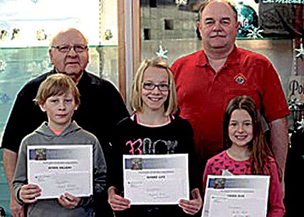 St. Michael’s School recently recognized the winners from the Knights Of Columbus Council #5182 “Keep Christ In Christmas Poster Contest.” Pictured in the photo from left to right: Steve Popowich, Grand Knight & Terry Ruf, Jayden Halliday (2nd place), Kaybrie Lutz (1st place) & Danika Kluk (1st place).