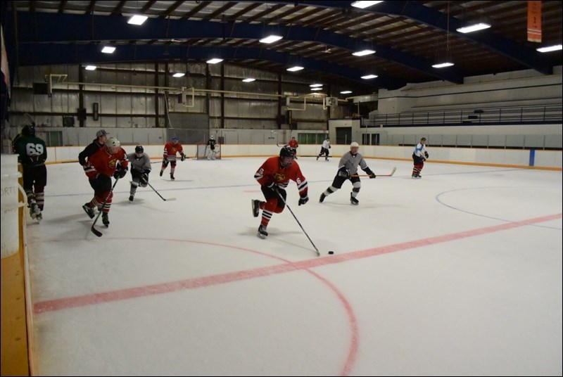 Wednesday night’s oldtimer league action at the Creighton Sportex saw the Bears (dark jerseys) triumph over the Hasbeens by a 5-3 tally. Reffing the game was Parker Evans-Campbell of the Flin Flon Bombers.