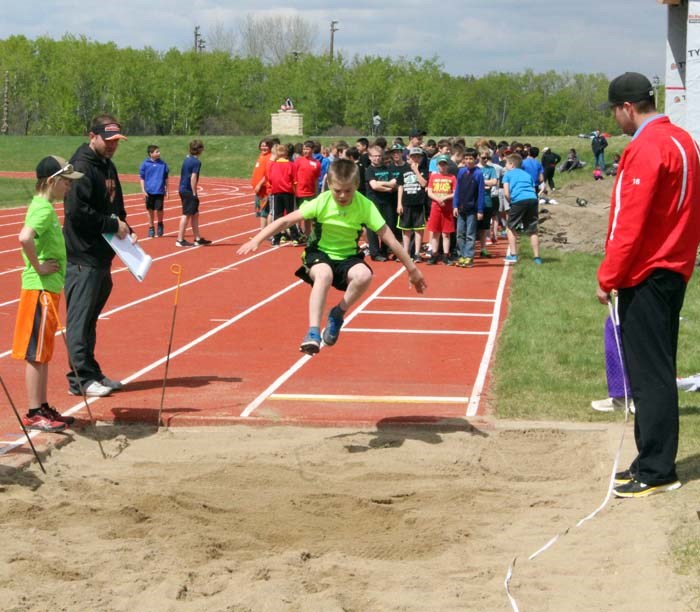 The Good Spirit School Division held its annual mandatory qualification track and field meet last Thursday at Yorkton’s Century Field. Middle years students (grades six to eight) from seven different schools (Dr. Brass, Columbia, M.C. Knoll, Yorkdale, Calder, Saltcoats and Springside) all competed, with a total of 100 athletes advancing to the East Central meet at the end of the month. For related article and results please see Page A22 in the Sports Section.