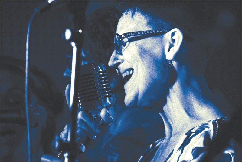 Debbie Rowe performed alongside numerous local musicians at the dynamic Wood ‘n’ Wire concert on Saturday, August 8 at Johnny’s Social Club. The concert showcased new upgrades at the popular performance venue.