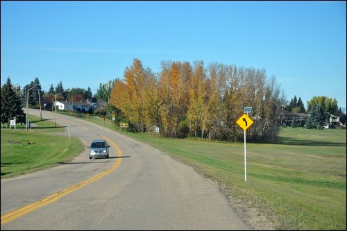 Existing signs have been relocated and additional signs have been erected, including a flashing amber curve sign, to help keep properties and residents along 35th Street in Battleford safe from speeding vehicles leaving the road in the area of Third Avenue and Riverbend Crescent. Photo by Jayne Foster