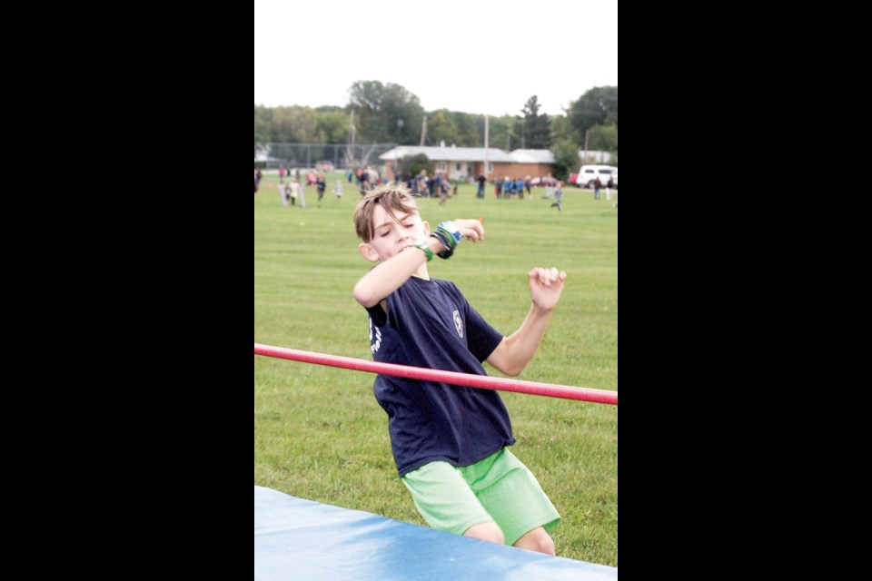 Brady Kashuba ﬂew over the high jump.