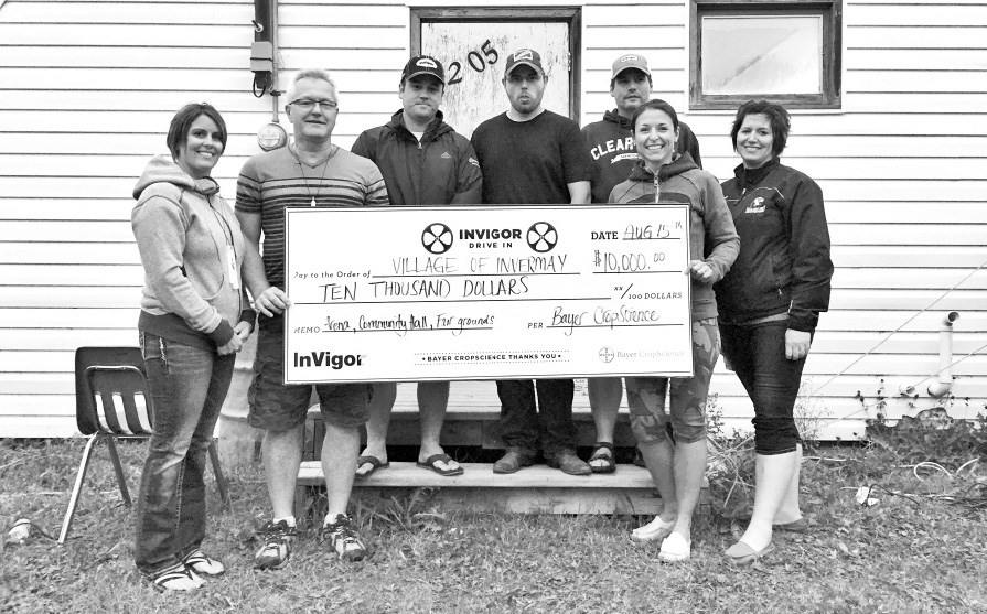 A highlight of the family outdoor movie night at Invermay on August 15 was the presentation of a $10,000 cheque from Bayer CropScience for various upgrade projects in the village. From left, taking part in the presentation were: Diana Enge, Mark Eskra, Derek Stykalo (local sales representative for Bayer CropScience), Joshua Jack, Cam Taylor, Kimberly Enge and Tracey Fey.