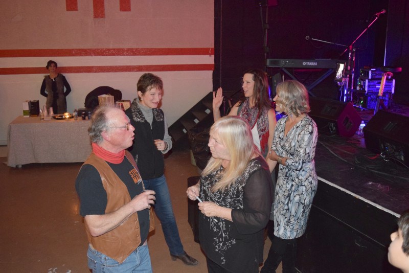Roger Moore of Veregin enjoyed swapping tales with Eva Levesque of The Travelling Mabels during the intermission of the concert in Kamsack last week.