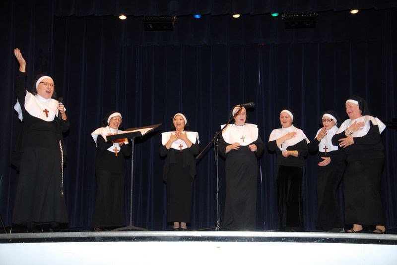 For the final act of the Carol Festival, St. Joseph’s Roman Catholic Church presented the Sister Act version. Directed by Liz Bahnuik, the group (all dressed in nun’s outfits) sang Silent Night, I will Follow Him and Amen.