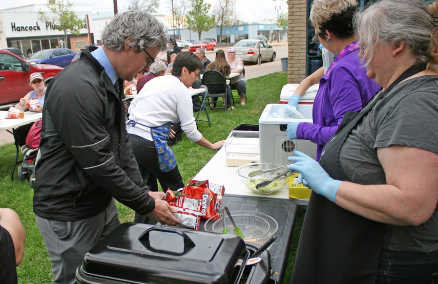 Portable Mex Royal Bank served up a departure from the standard burgers and dogs fundraisers with its Taco-in-a-Bag event May 26. The lunch raised around $600 for Close Cuts for Cancer, Greg and Leone Ottenbreit’s annual tribute to their late son Brayden. The charity is closing in on $1 million raised over its 19-year history.