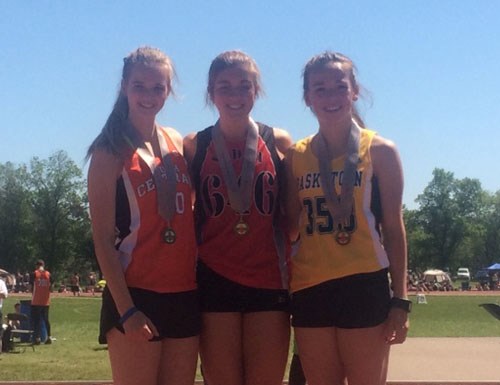 Olivia L. centre had a fantastic showing at provincials where she earned numerous accolades including a gold medal for Senior Female individual scores division with 63 points after earning a silver medal in the 100m dash (12.59s), a silver medal in the 200m dash (26.02s), a gold medal in the 400m dash (59.54s), fourth place in long jump (5.20m), and was part of team South East for the 4*400m relay which finished fourth (4:20.60s).