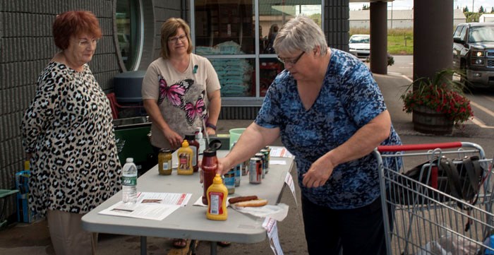 Grilling Cause It has been four months since seventeen year old Mekayla Bali was last seen. This past Saturday, her mother and grandmother teamed up with the Kinette Club of Yorkton and Yorkton Co-op Grocery Store in order to raise money for search efforts. The hotdog BBQ was held by donation. Those who came out to support were given the missing children’s ribbon as a reminder of the struggles some parents have to face.