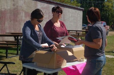 From left, were: Gwen Reynolds, Kim Murray and Darlene Walker.