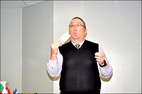 Greg Wood, The EnterTrainer, combined magic tricks with a message of how everyone can improve their self-esteem to reach their goals, as part of a presentation to Battlefords Rotary Club members during the noon hour Monday at the Northland Power Curling Centre. Photos by John Cairns
