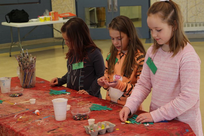 Festive fun The Girl Guides in Yorkton are raising money for an enjoyable and educational summer adventure to Hawaii, and are finding unique ways to bring in funds. One of those efforts is a Festive Fun Day for kids between grades 1 and 4, with a day full of activity, games and crafts. The Girl Guides are doing a number of activities to raise money, doing bottle drives, trade shows, gift wrapping and planning more in the future to fund the trip for the 21 girls who will be taking the trip.