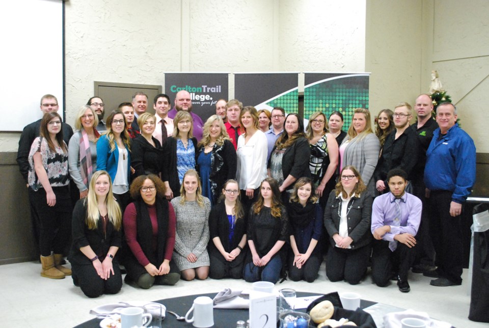 Recognizes students and donors