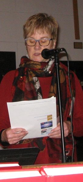 Gwen Reilkoff was emcee of the concert program.