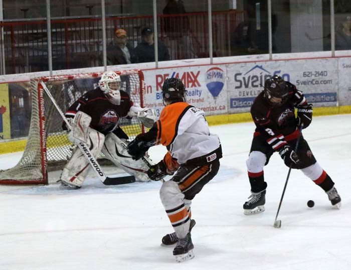 Xerox Terriers wrap up season The Yorkton Xerox Bantam AA Terriers’ season has officially come to an end. In the quarterfinals of playoffs, the Xerox Terriers were knocked out by the Prairie Storm. Games were split 2-1. The third game was played on Sunday at the Farrell Agencies Arena, and after a hard-fought match, Yorkton fell 6-5. This loss comes after a regular season record of 23-4-2. The Xerox Terriers were hoping for their fourth consecutive SBAAHL championship title this year. The championship is now up for grabs between remaining teams: Swift Current, Prairie Storm, Sask Valley and Saskatoon Maniacs.