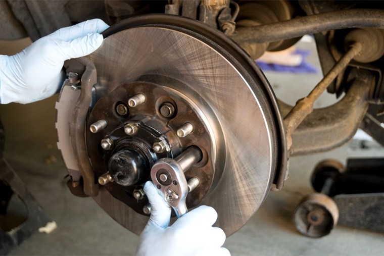 32B_tips-to-keep-brakes-from-squeaking