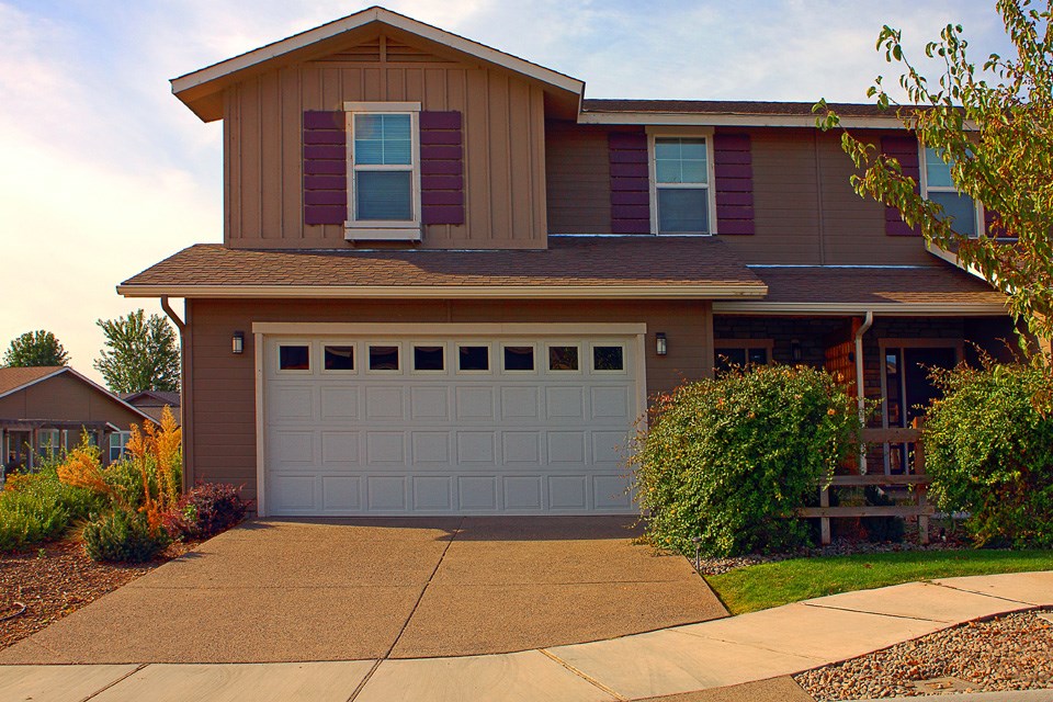 07-2-house-and-driveway