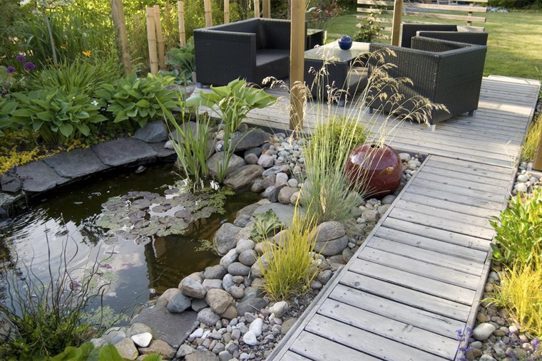 24A_from-ponds-to-waterfalls-outdoor-water-features-you-can-diy