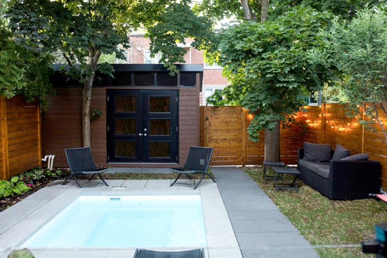 27A_diy-or-hire-a-pro-backyard-fencing-and-wall-ideas