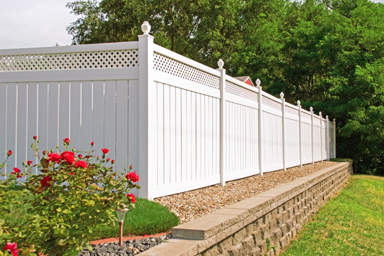 27B_diy-or-hire-a-pro-backyard-fencing-and-wall-ideas