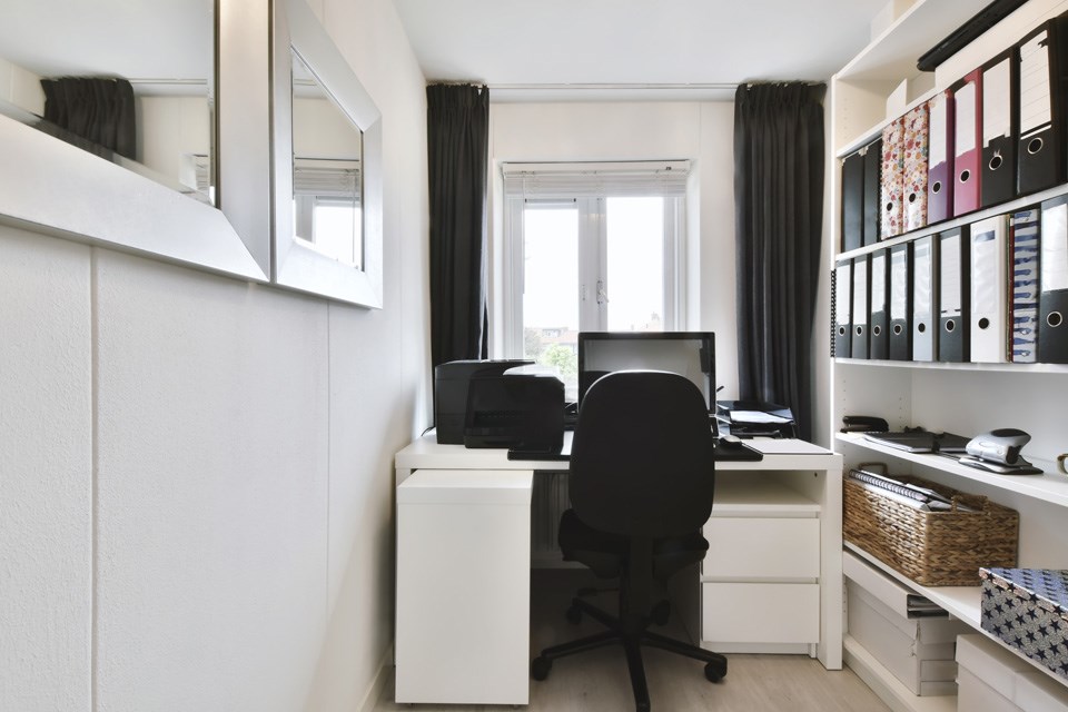 7-4 a-modern-small-work-room-2022-01-26-06-15-59-utc