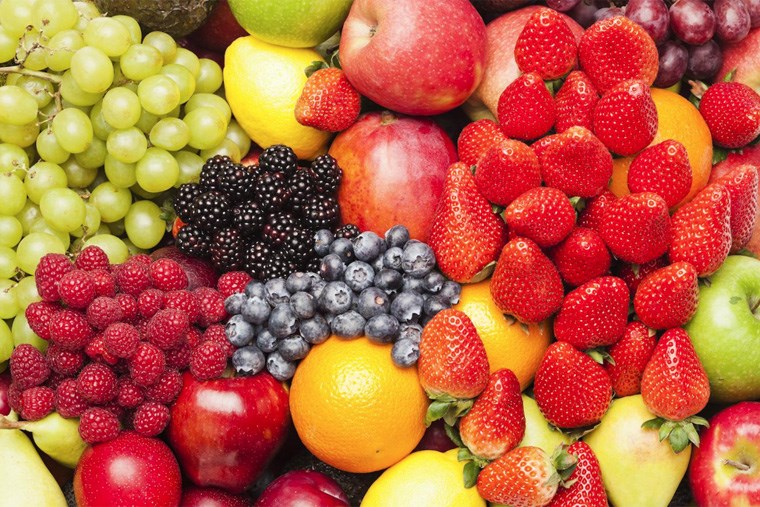 24A_eat-the-rainbow-why-fruits-of-every-color-belong-on-your-plate