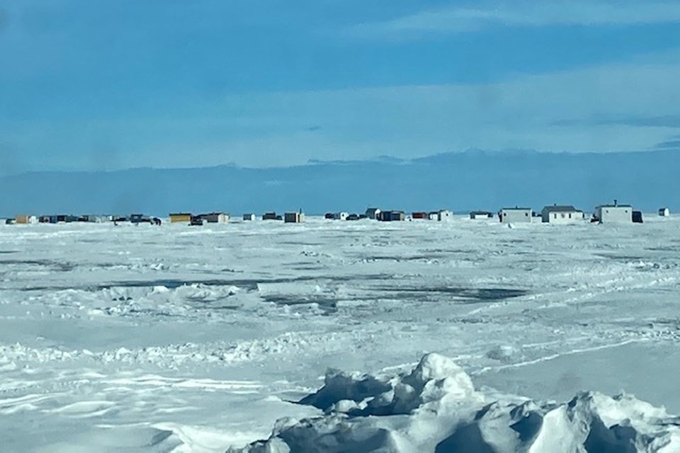 02-3-icefishing-slavelake