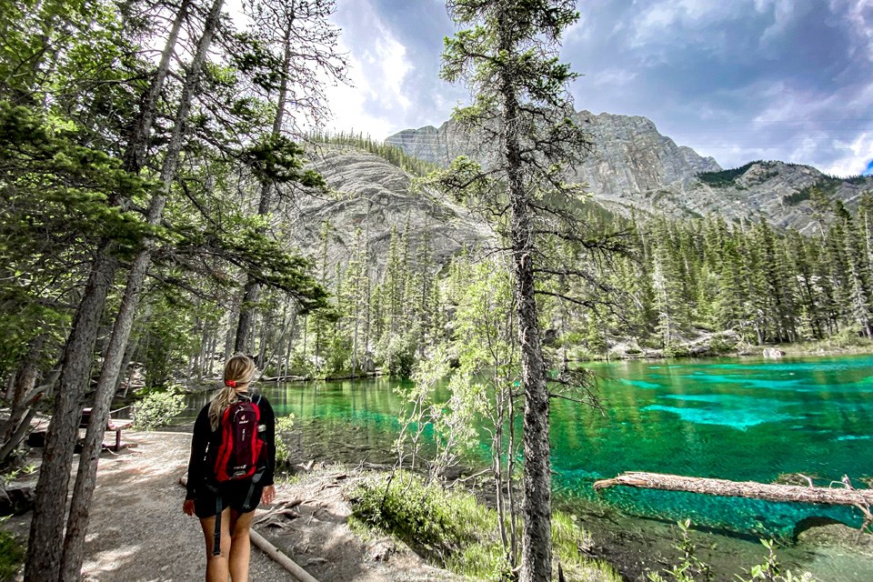 5 Super Easy & Beautiful Alberta Hikes To Kick Off Your Summer 