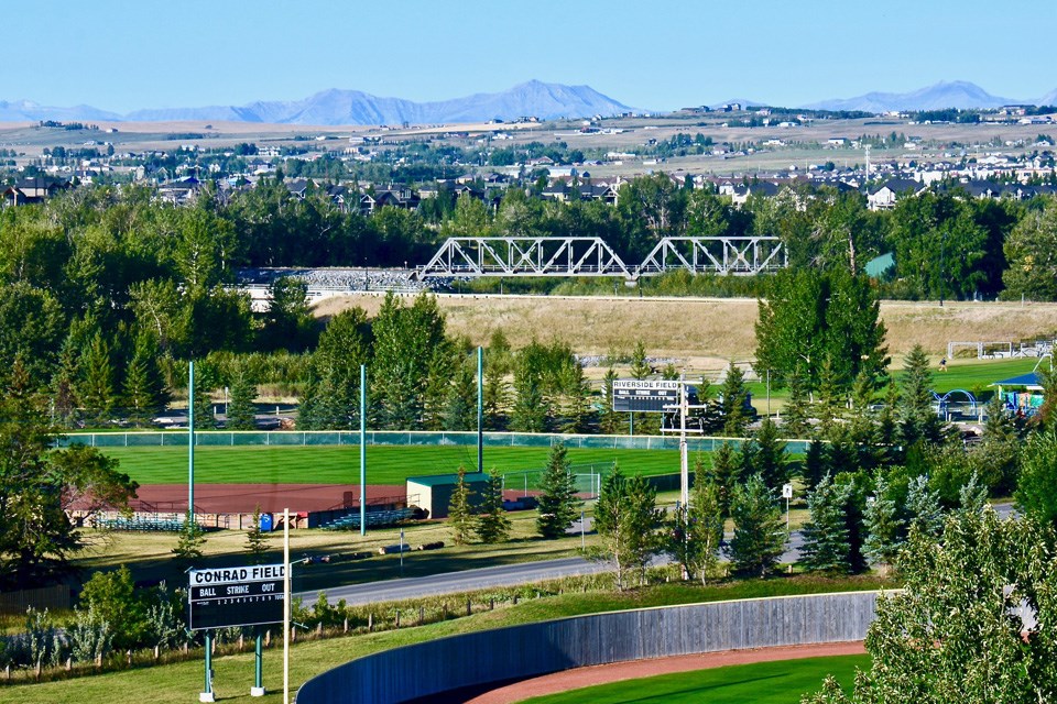 06-8-foothills-okotoks