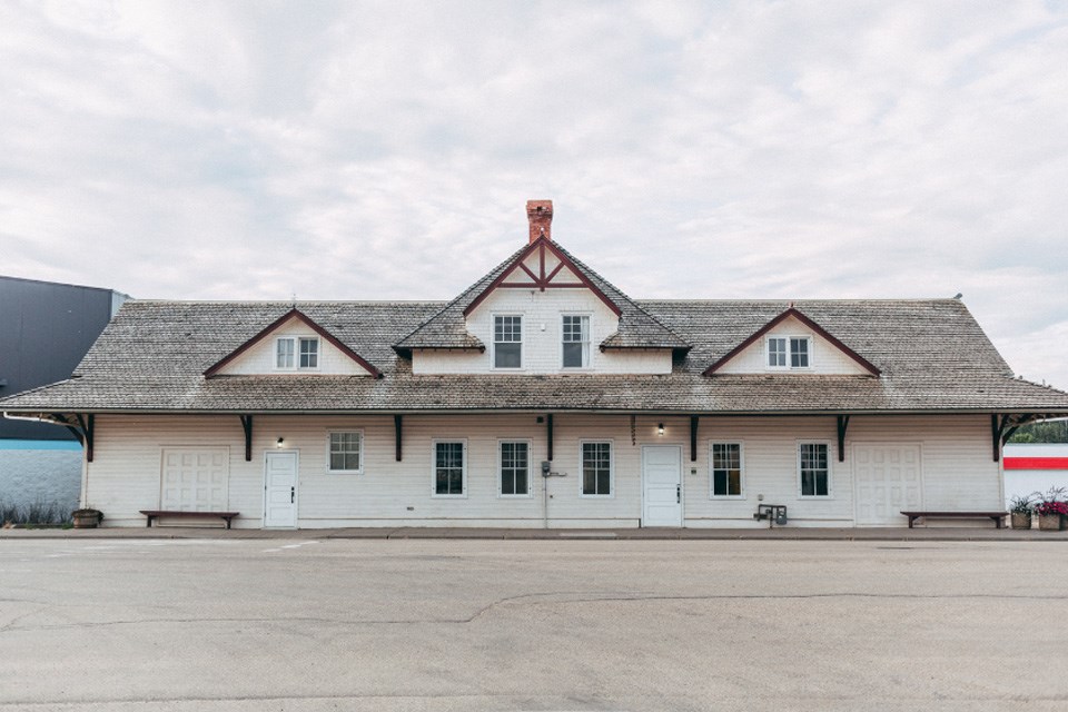 07-7-athabasca-train-station