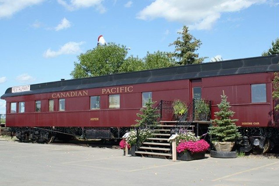 0808-diningcar