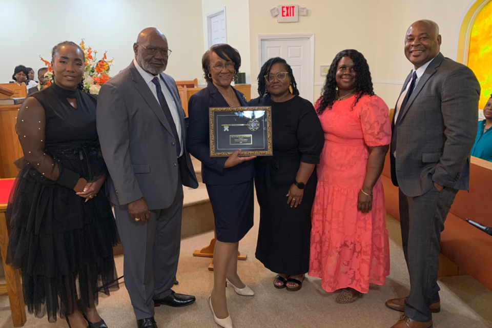The Browns receive the "Key to the City of Statesboro". Left to right: (First Lady Adrianne McCollar, Carlos C. Brown Jr, Pearl H. Brown, Yevette McCall, Sophia Harris-Johnson, Mayor Jonathan McCollar)
